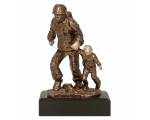 Lijevani trofej Firefighter Protecting a Child_EliteSport