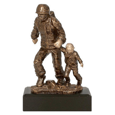 Lijevani trofej Firefighter Protecting a Child_EliteSport
